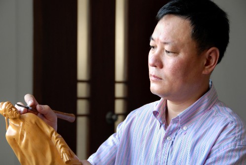 36葉小泉 木雕 第四屆浙江省工藝美術(shù)大師.JPG