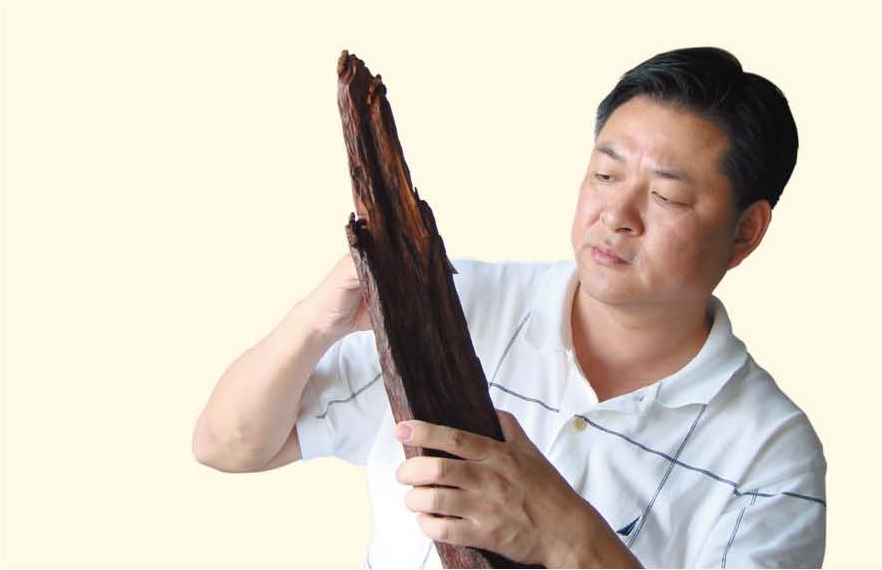 40鄭歲生 象牙雕 第四屆浙江省工藝美術(shù)大師.jpg
